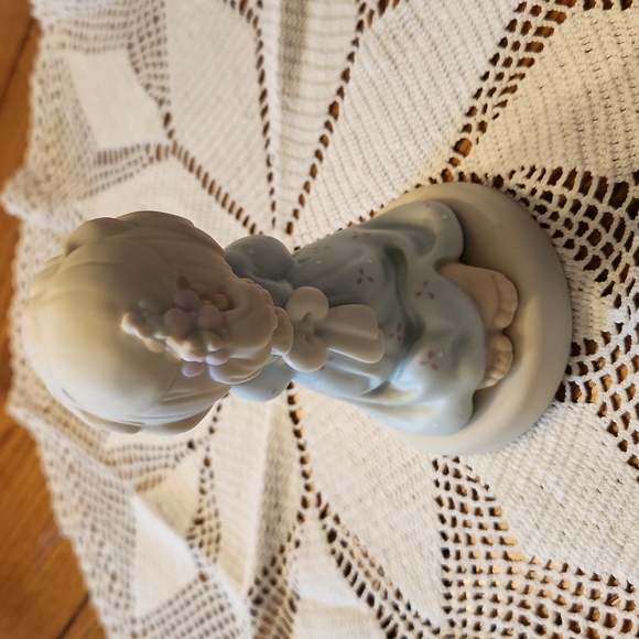 Precious Moments,  Vintage,  "Take it to the Lord in Prayer ", Excellent cond - Picture 3 of 3